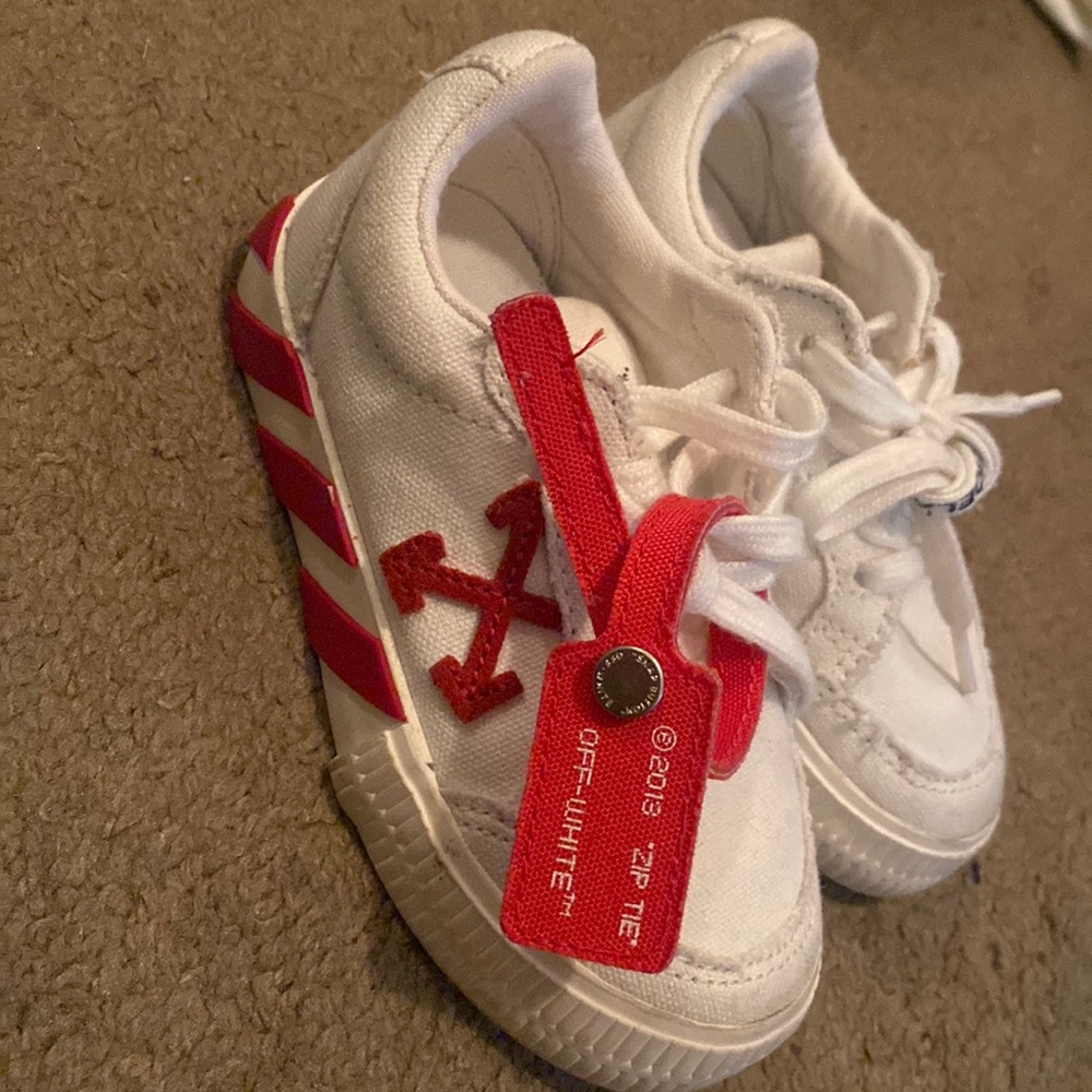 Toddler boy off-white sneakers size 24